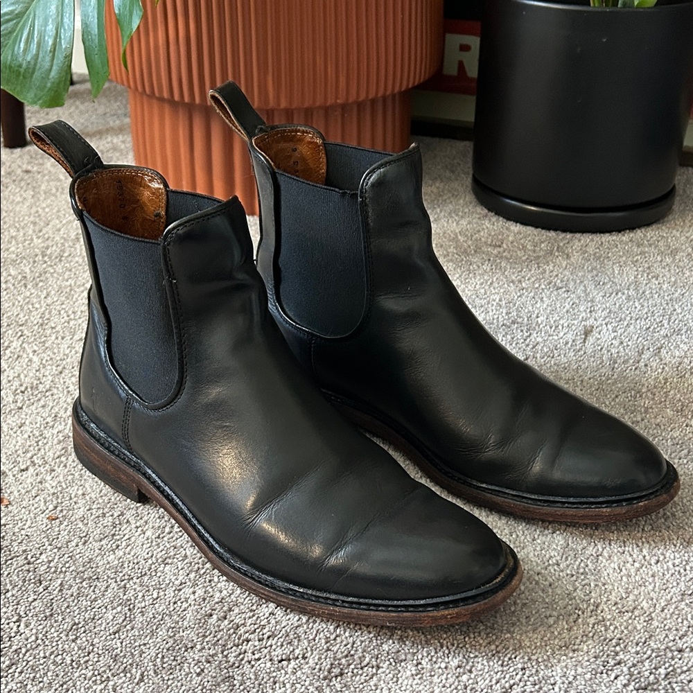 Frye Dylan Chelsea Boots
